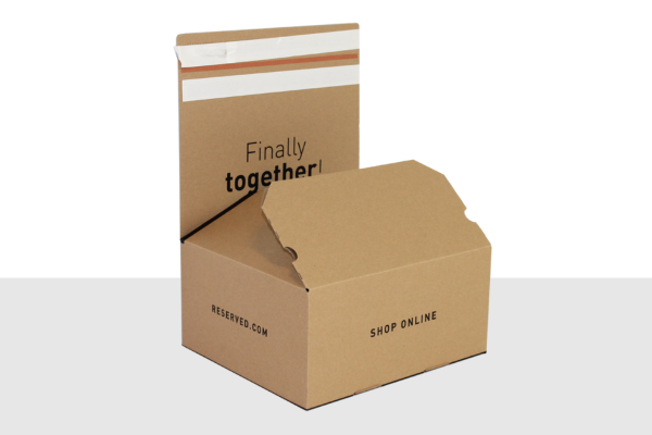 webshopdoos met plakstrip en retourstrips